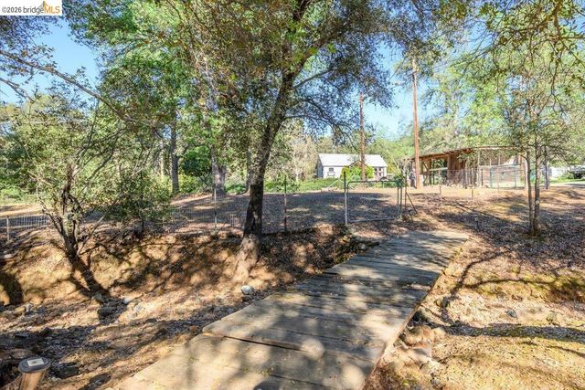 11741 Campo Seco Rd, Sonora, CA 95370