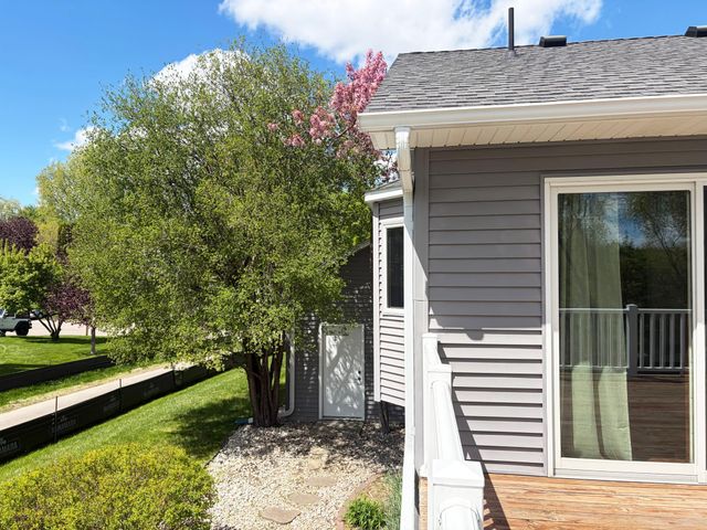 7910 166th Street W, Lakeville, MN 55044