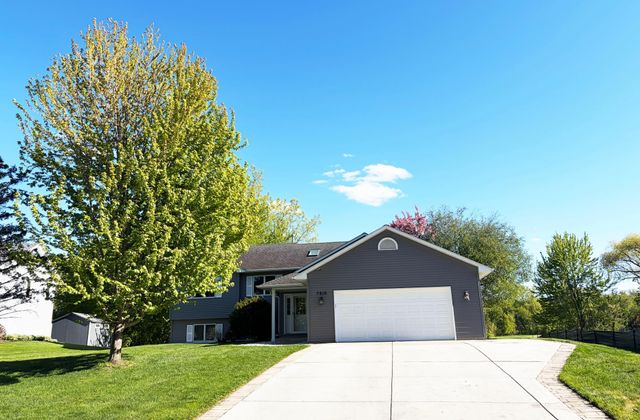 7910 166th Street W, Lakeville, MN 55044