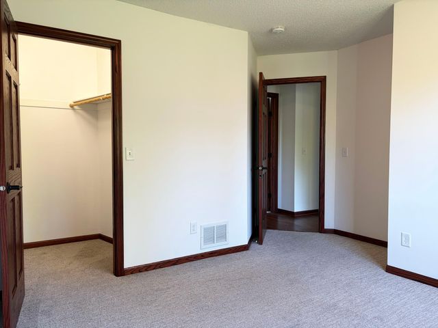 7910 166th Street W, Lakeville, MN 55044