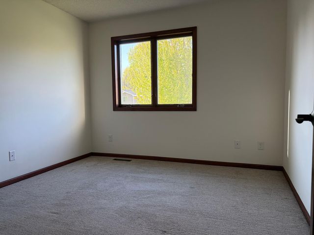 7910 166th Street W, Lakeville, MN 55044