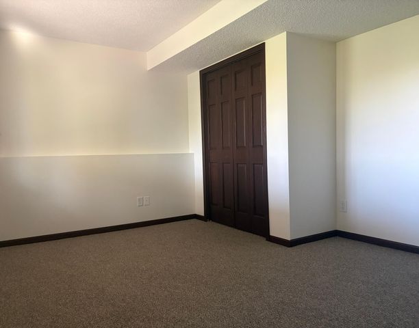 7910 166th Street W, Lakeville, MN 55044