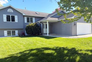 7910 166th Street W, Lakeville, MN 55044