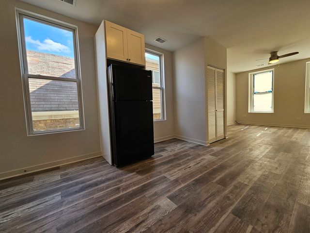 2216 W 21st Place 3F, Chicago, IL 60608