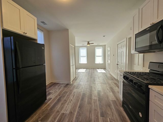 2216 W 21st Place 3F, Chicago, IL 60608