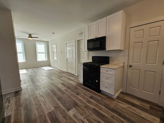 2216 W 21st Place 3F, Chicago, IL 60608