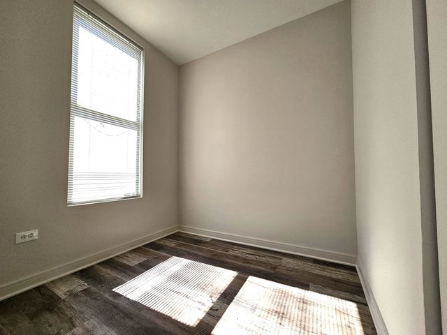 2216 W 21st Place 3F, Chicago, IL 60608