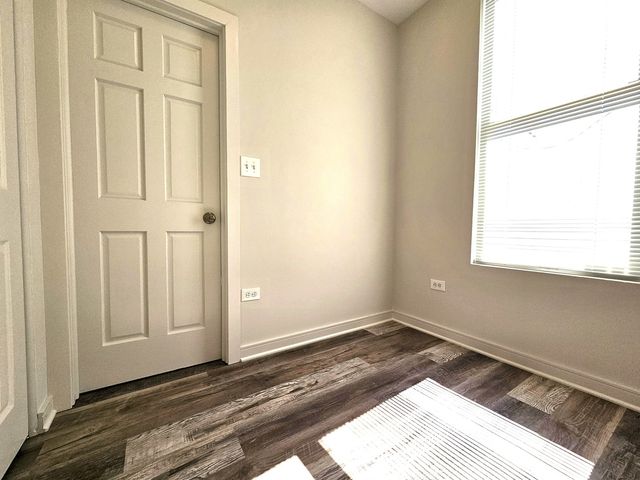 2216 W 21st Place 3F, Chicago, IL 60608