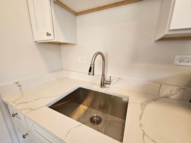 2216 W 21st Place 3F, Chicago, IL 60608