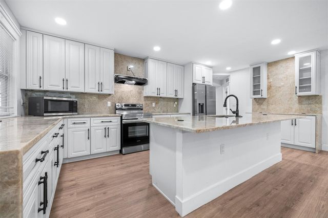 2000 N 32ND STREET, Tampa, FL 33605