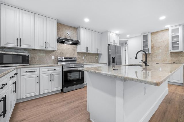 2000 N 32ND STREET, Tampa, FL 33605