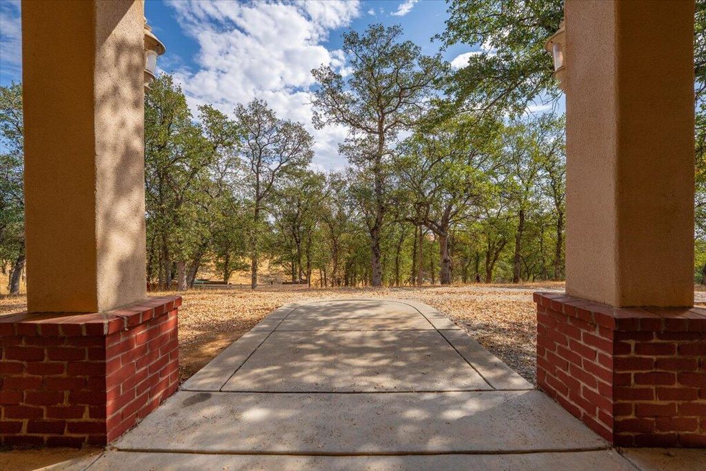 19600 Sunshine Drive, Red Bluff, CA 96080