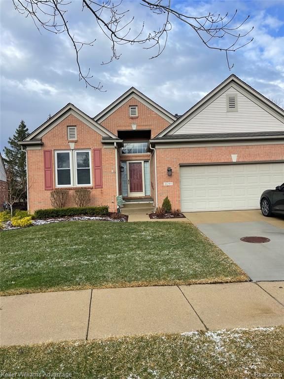11293 Pinehurst Road, Plymouth, MI 48170