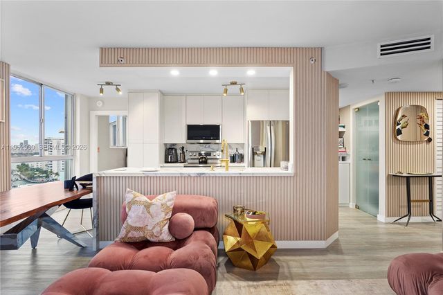 1688 West Ave PH-04, Miami Beach, FL 33139