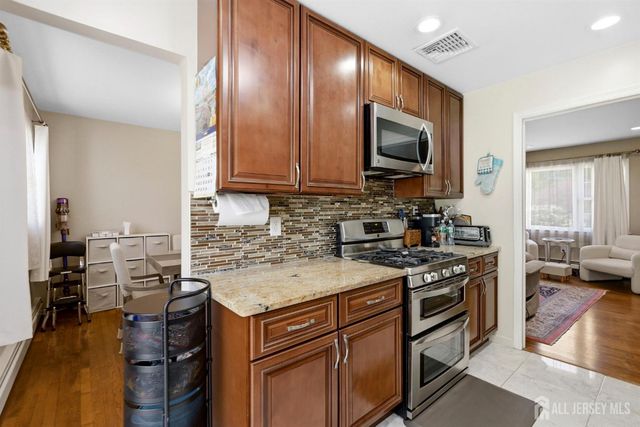 34 Ventnor Drive, Edison, NJ 08820