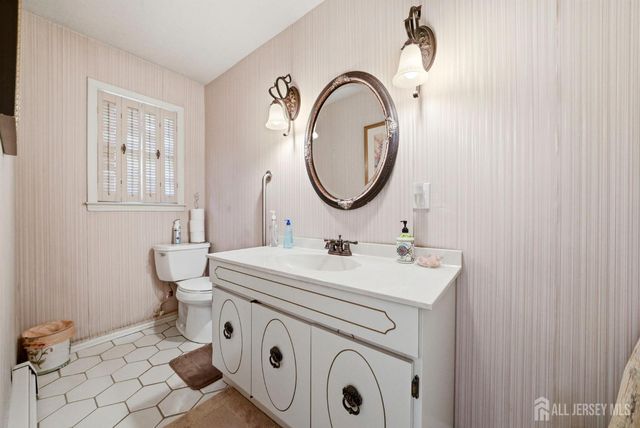 34 Ventnor Drive, Edison, NJ 08820