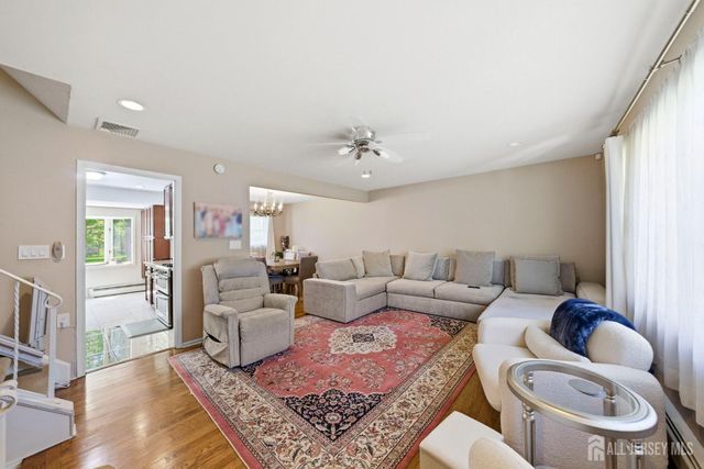 34 Ventnor Drive, Edison, NJ 08820