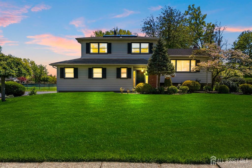 34 Ventnor Drive, Edison, NJ 08820