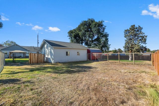 2765 W Antler Avenue, Redmond, OR 97756