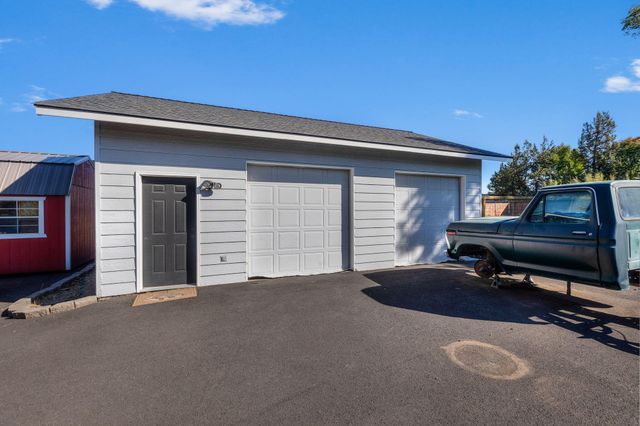 2765 W Antler Avenue, Redmond, OR 97756