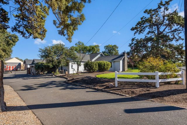 2765 W Antler Avenue, Redmond, OR 97756