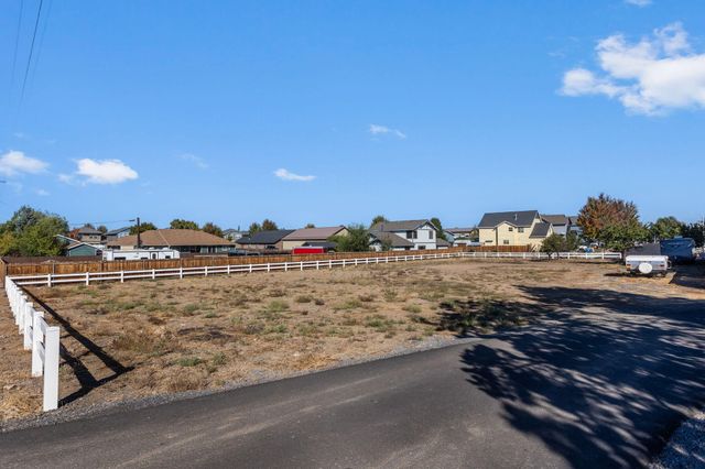 2765 W Antler Avenue, Redmond, OR 97756