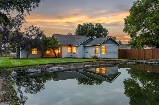 2765 W Antler Avenue, Redmond, OR 97756