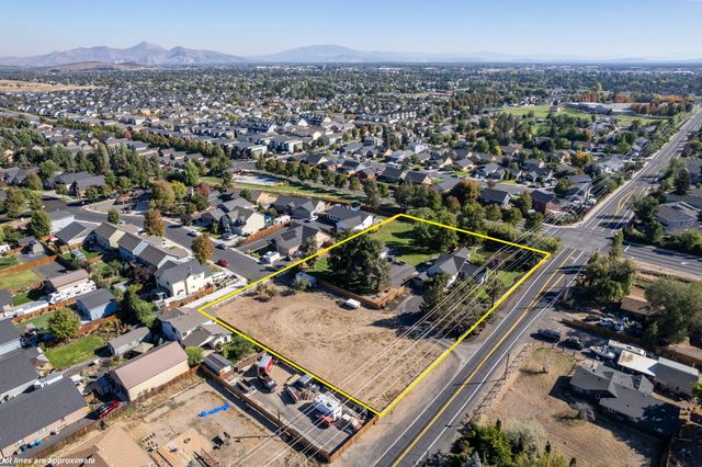 2765 W Antler Avenue, Redmond, OR 97756