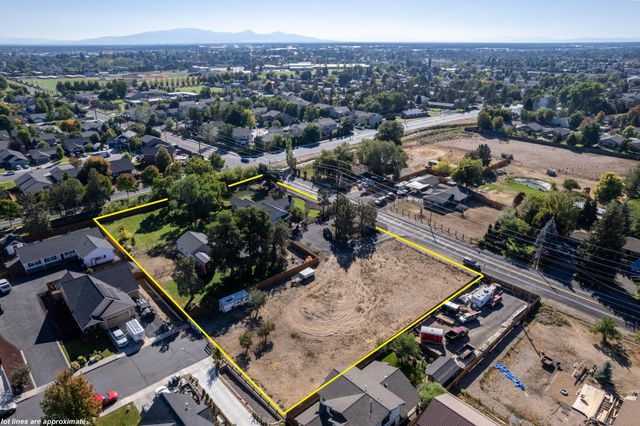 2765 W Antler Avenue, Redmond, OR 97756