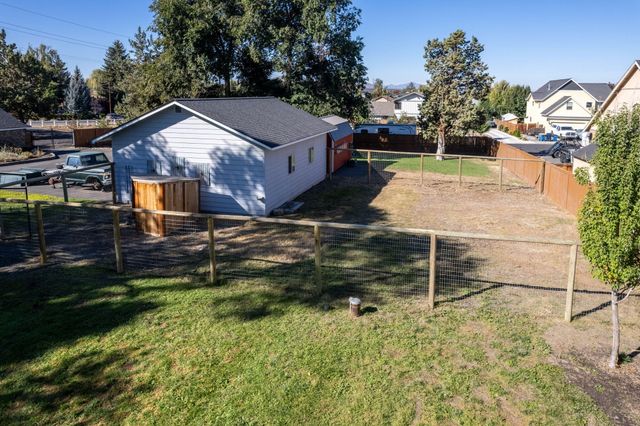 2765 W Antler Avenue, Redmond, OR 97756