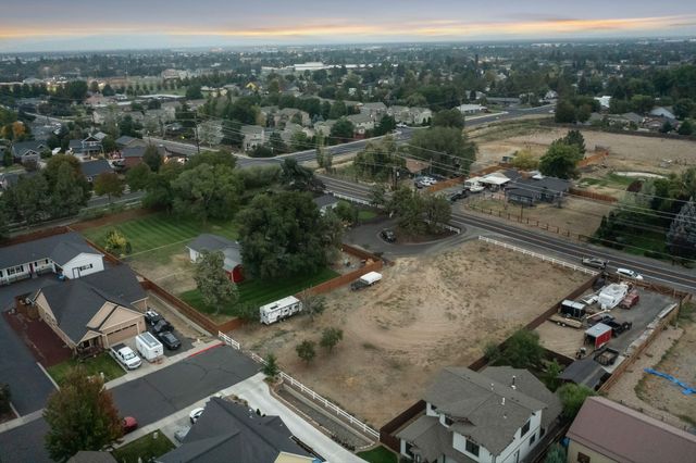 2765 W Antler Avenue, Redmond, OR 97756