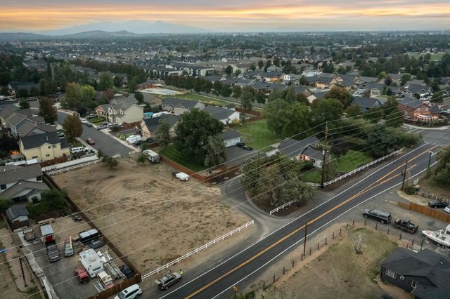 2765 W Antler Avenue, Redmond, OR 97756