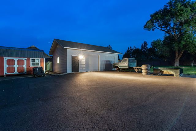 2765 W Antler Avenue, Redmond, OR 97756