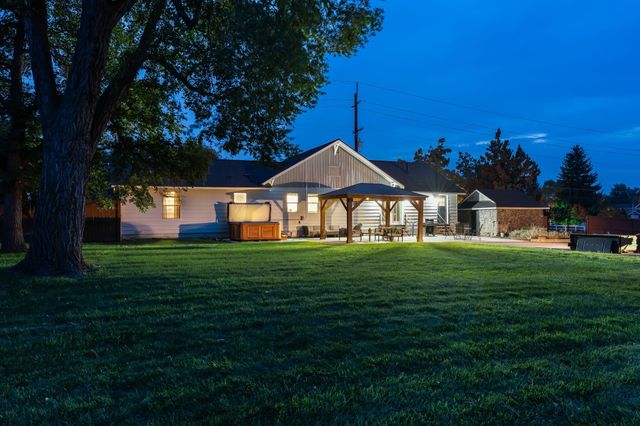 2765 W Antler Avenue, Redmond, OR 97756