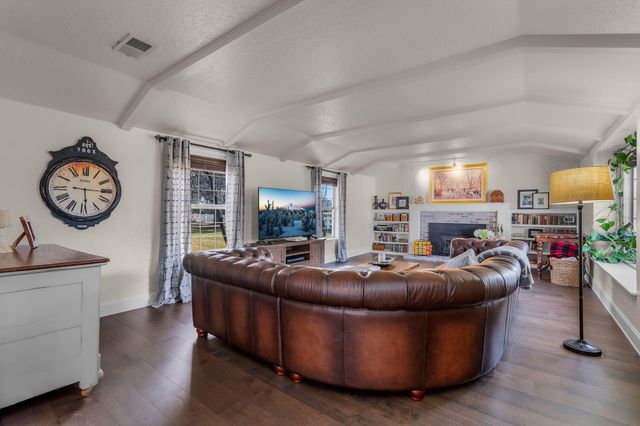 2765 W Antler Avenue, Redmond, OR 97756