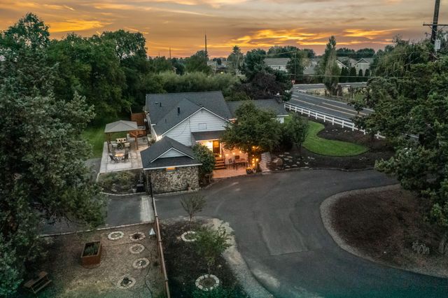 2765 W Antler Avenue, Redmond, OR 97756