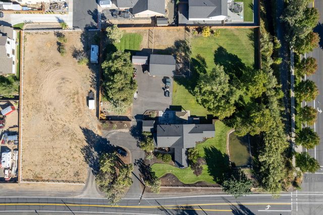 2765 W Antler Avenue, Redmond, OR 97756