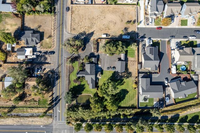 2765 W Antler Avenue, Redmond, OR 97756