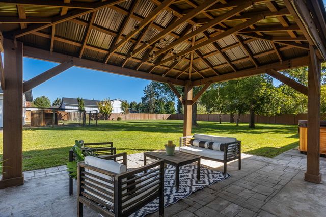 2765 W Antler Avenue, Redmond, OR 97756