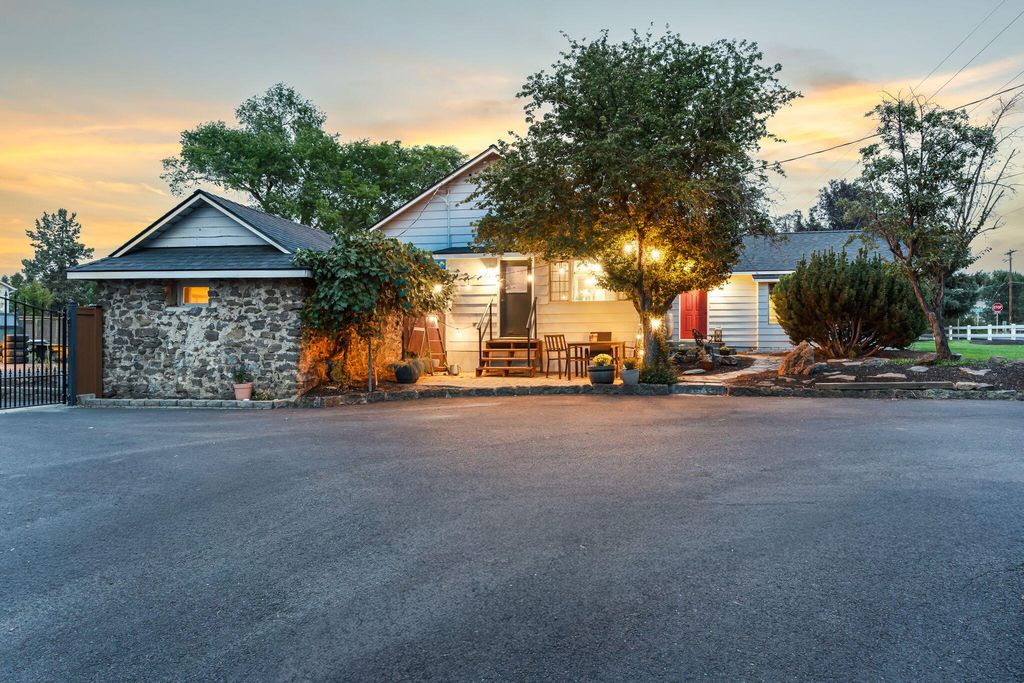 2765 W Antler Avenue, Redmond, OR 97756