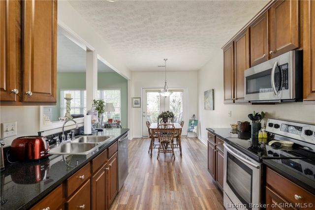 2136 Pickwick Drive, New Albany, IN 47150