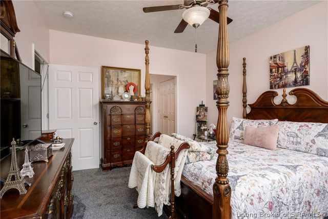 2136 Pickwick Drive, New Albany, IN 47150