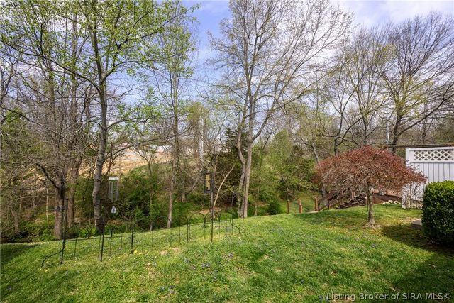 2136 Pickwick Drive, New Albany, IN 47150