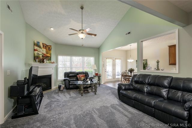 2136 Pickwick Drive, New Albany, IN 47150