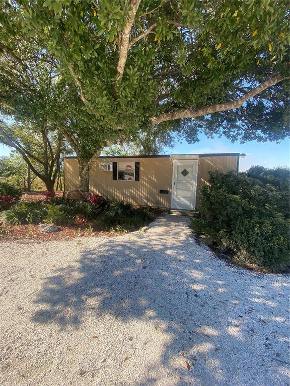 Image 6 of property listing at 14024 STATE ROAD 54, Odessa, FL 33556