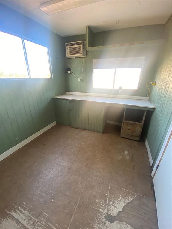 Image 7 of property listing at 14024 STATE ROAD 54, Odessa, FL 33556