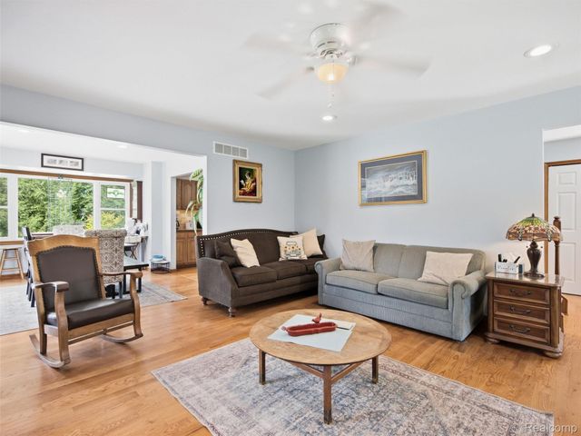 6501 Manchester Drive, White Lake Charter Township, MI 48383