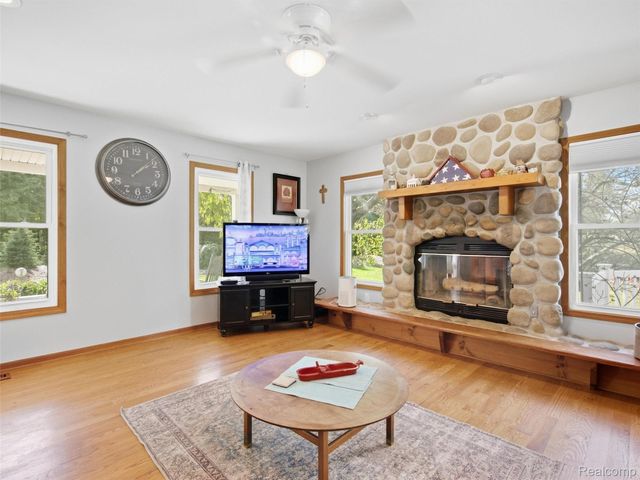 6501 Manchester Drive, White Lake Charter Township, MI 48383