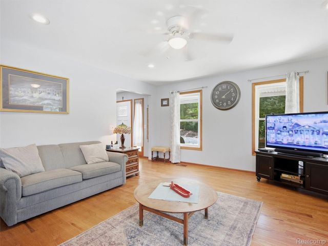 6501 Manchester Drive, White Lake Charter Township, MI 48383