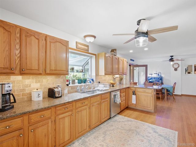 6501 Manchester Drive, White Lake Charter Township, MI 48383